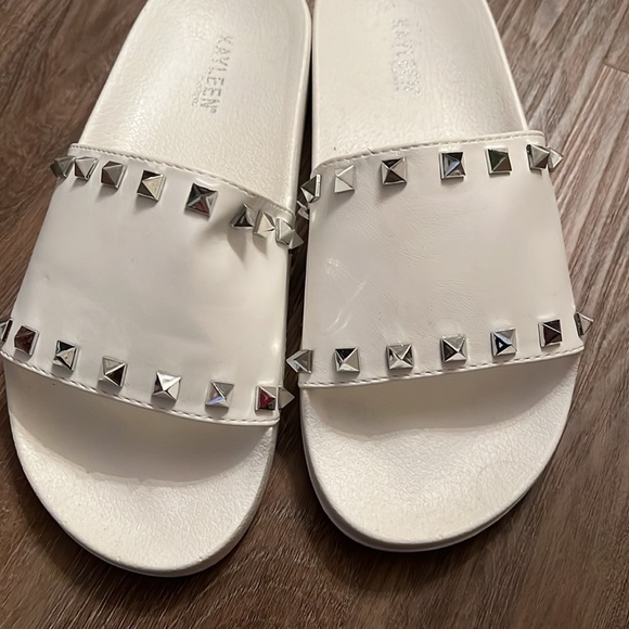 NEW rockstud sandal slides - Picture 2 of 3